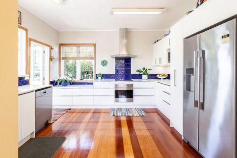 Photo of property in 16 Napier Terrace, Hospital Hill, Napier, 4110