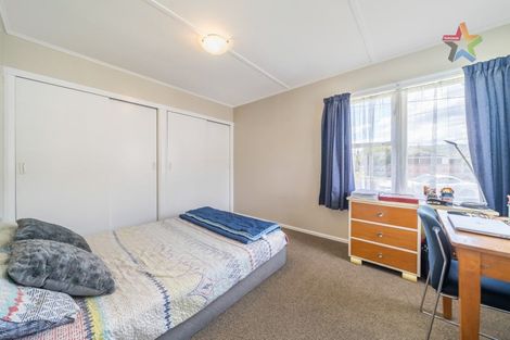 Photo of property in 5 Willow Grove, Wainuiomata, Lower Hutt, 5014