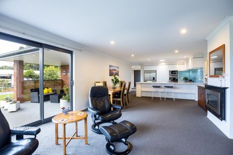 Photo of property in 25 Te Arakete Place, Hurworth, New Plymouth, 4310