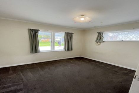 Photo of property in 42 Tiroroa Avenue, Te Atatu South, Auckland, 0610