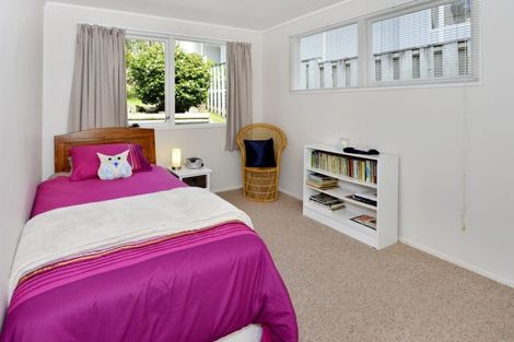 Photo of property in 12 Nor'east Drive, Northcross, Auckland, 0632