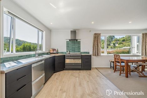 Photo of property in 13 Stratton Street, Normandale, Lower Hutt, 5010