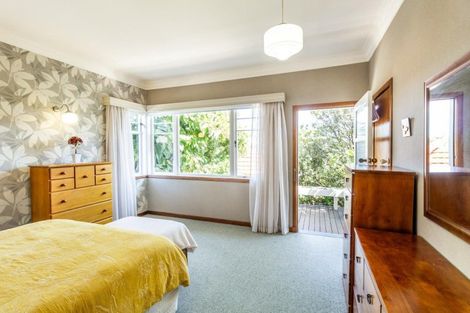 Photo of property in 16 Napier Terrace, Hospital Hill, Napier, 4110