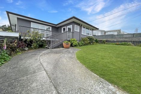 Photo of property in 95 Beazley Avenue, Paparangi, Wellington, 6037