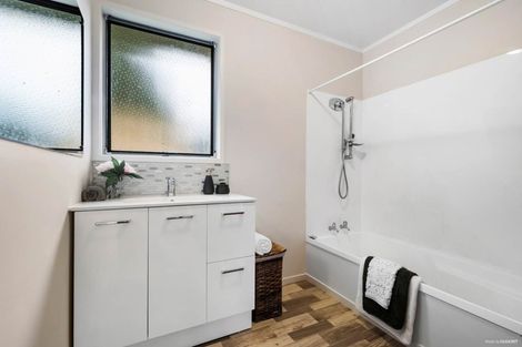 Photo of property in 18 Contessa Drive, Glenfield, Auckland, 0629