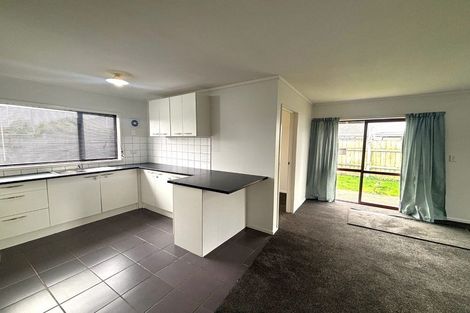 Photo of property in 2/21 Solveig Place, Randwick Park, Auckland, 2105