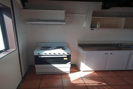 Photo of property in 140 Akaroa Drive, Maupuia, Wellington, 6022