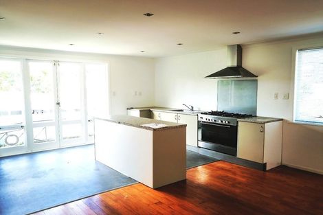 Photo of property in 16 Jamaica Place, Blockhouse Bay, Auckland, 0600