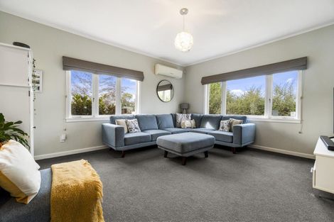 Photo of property in 2 Buisson Glade, West Harbour, Auckland, 0618