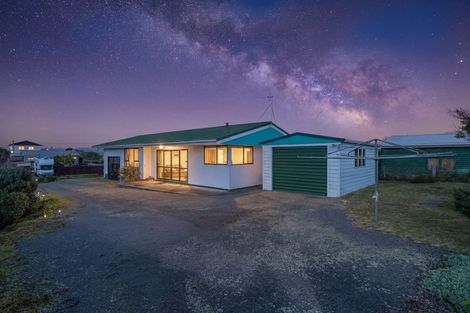 Photo of property in 6 Warren Street, Foxton Beach, Foxton, 4815