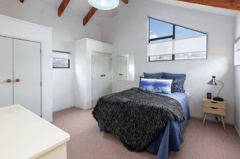 Photo of property in 33 Booralee Avenue, Botany Downs, Auckland, 2010