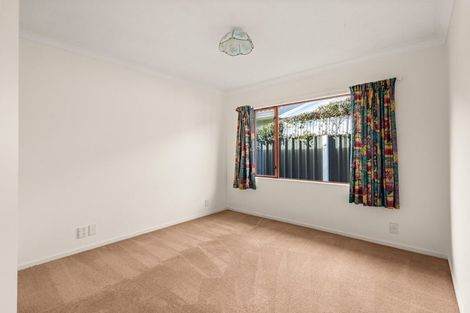 Photo of property in 16 Knightsbridge Place, Taradale, Napier, 4112