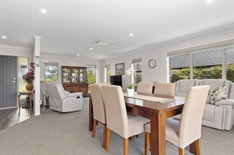 Photo of property in 52 Kayelene Place, Omokoroa, 3114
