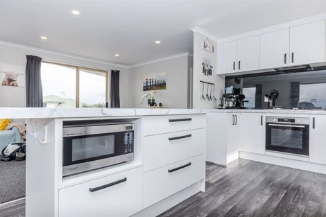 Photo of property in 33 Antrim Place, Nawton, Hamilton, 3200