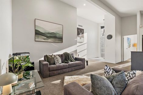 Photo of property in 8 Sir Lincoln Drive, Kumeu, 0810