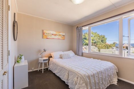 Photo of property in 73 Middle Road, Havelock North, 4130