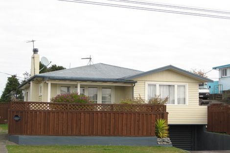 Photo of property in 77 Omata Road, Marfell, New Plymouth, 4310
