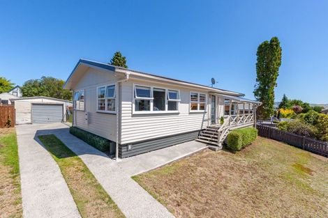 Photo of property in 2 Ward Place, Richmond Heights, Taupo, 3330