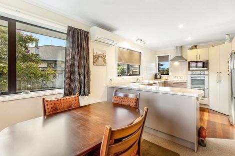 Photo of property in 11 Cleveland Heights, Kelvin Grove, Palmerston North, 4414