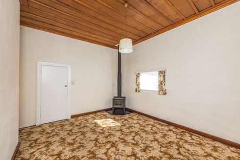 Photo of property in 16 Carlton Avenue, Gonville, Whanganui, 4501