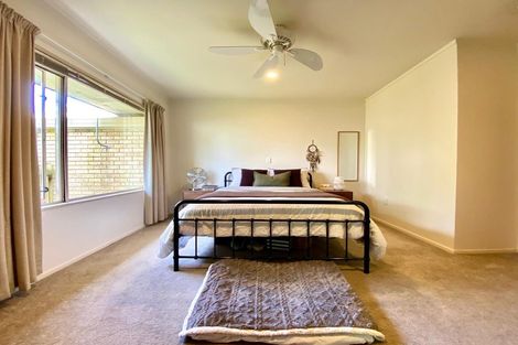 Photo of property in 16 Jackson Place, Pukekohe, 2120