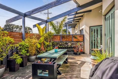 Photo of property in Headlands Opunake, 32 Fox Street, Opunake, 4616