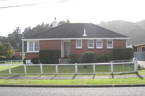 Photo of property in 1 Langford Street, Naenae, Lower Hutt, 5011