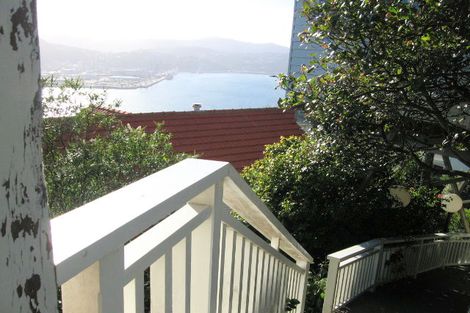 Photo of property in 52 Palliser Road, Roseneath, Wellington, 6011