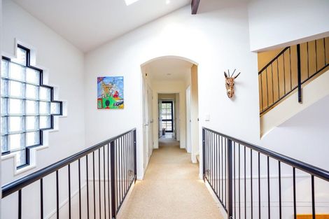 Photo of property in 16 La Lena Grove, Fitzherbert, Palmerston North, 4410