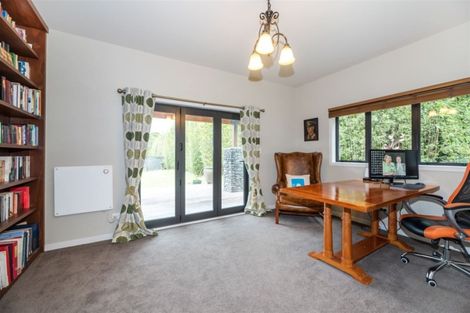 Photo of property in 32 Hanham Road, Kumeu, 0891