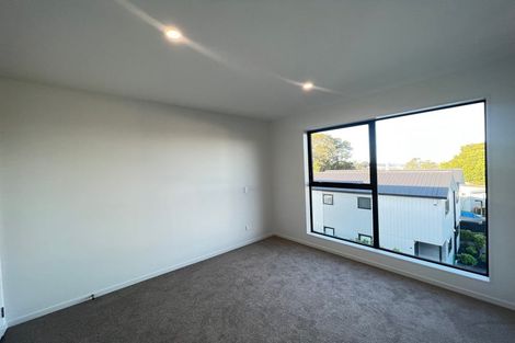 Photo of property in 3/105 Hobsonville Road, West Harbour, Auckland, 0618