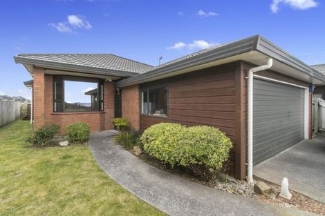 Photo of property in 2/7 Banksia Grove, Maungaraki, Lower Hutt, 5010