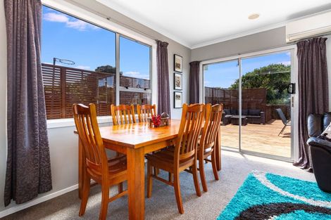 Photo of property in 25 Kapiti Crescent, Titahi Bay, Porirua, 5022