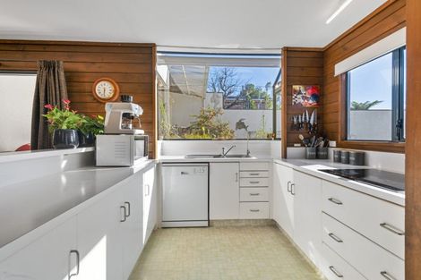 Photo of property in 20 Esmeralda Street, Welcome Bay, Tauranga, 3112