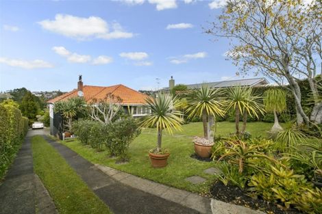 Photo of property in 26 Peter Terrace, Castor Bay, Auckland, 0620