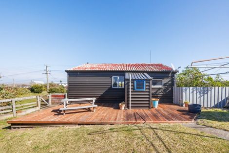 Photo of property in 51 Pratt Avenue, Foxton Beach, Foxton, 4815