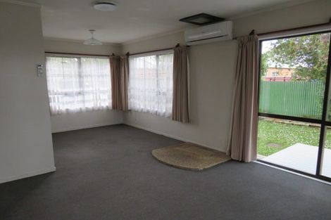 Photo of property in 15 Beihlers Road, Weymouth, Auckland, 2103