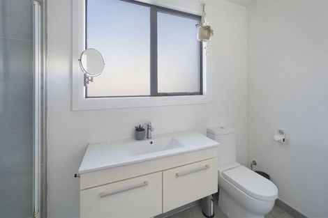 Photo of property in 33 Croziers Road, St Albans, Christchurch, 8052