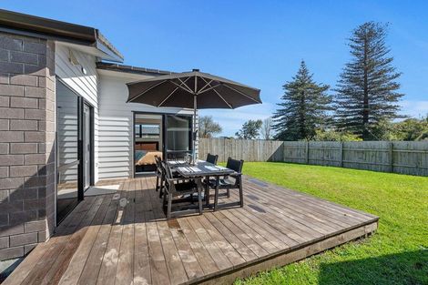 Photo of property in 18 Taupata Lane, Helensville, 0800