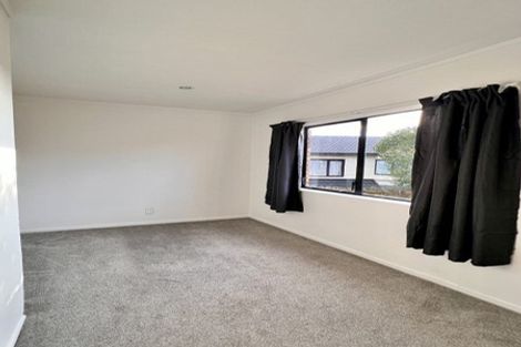 Photo of property in 8a Eske Place, Highland Park, Auckland, 2010