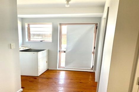 Photo of property in 2/47 Greenslade Crescent, Northcote, Auckland, 0627