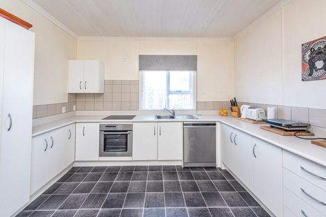 Photo of property in 16 Central Avenue, Gonville, Whanganui, 4501