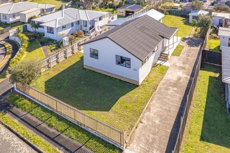 Photo of property in 4 Kupe Place, Castlecliff, Whanganui, 4501