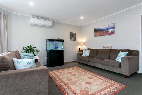 Photo of property in 19 Lilac Close, Cambridge, 3434