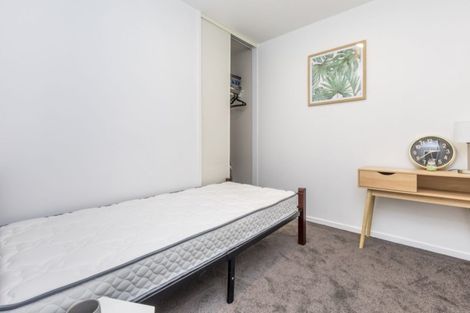 Photo of property in 2/32 Spencer Road, Pinehill, Auckland, 0632