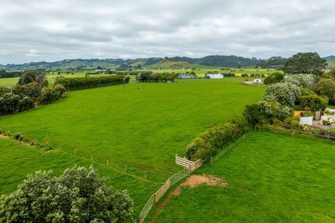 Photo of property in 43 Carrs Road, Urenui, 4377