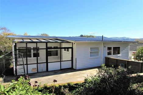 Photo of property in 2 Volkner Grove, Waterloo, Lower Hutt, 5011