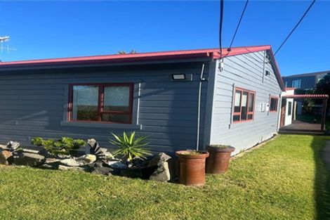 Photo of property in 27 Golf Road, Paraparaumu Beach, Paraparaumu, 5032