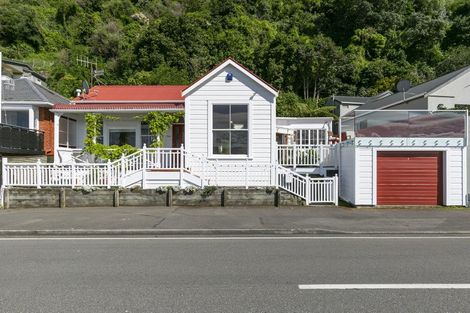 Photo of property in 285 Karaka Bay Road, Karaka Bays, Wellington, 6022