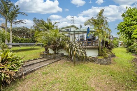 Photo of property in 9 Whiting Grove, West Harbour, Auckland, 0618